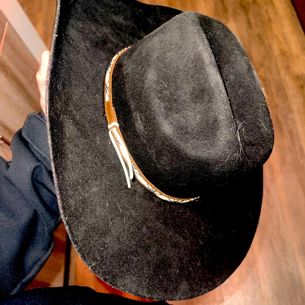 Black velvet cowboy hat